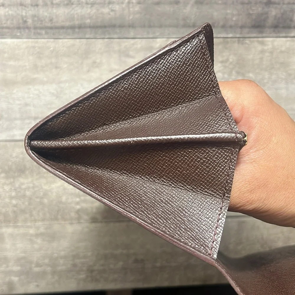 LOUIS VUITTON Damier Ebene Sarah Wallet - Picture 8 of 11